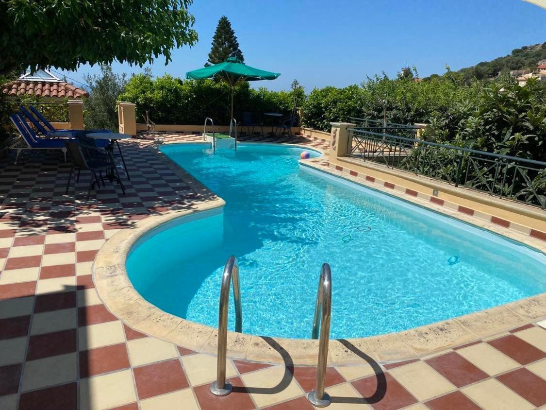 Villa Tzitzifies Kourouklata Buitenkant foto