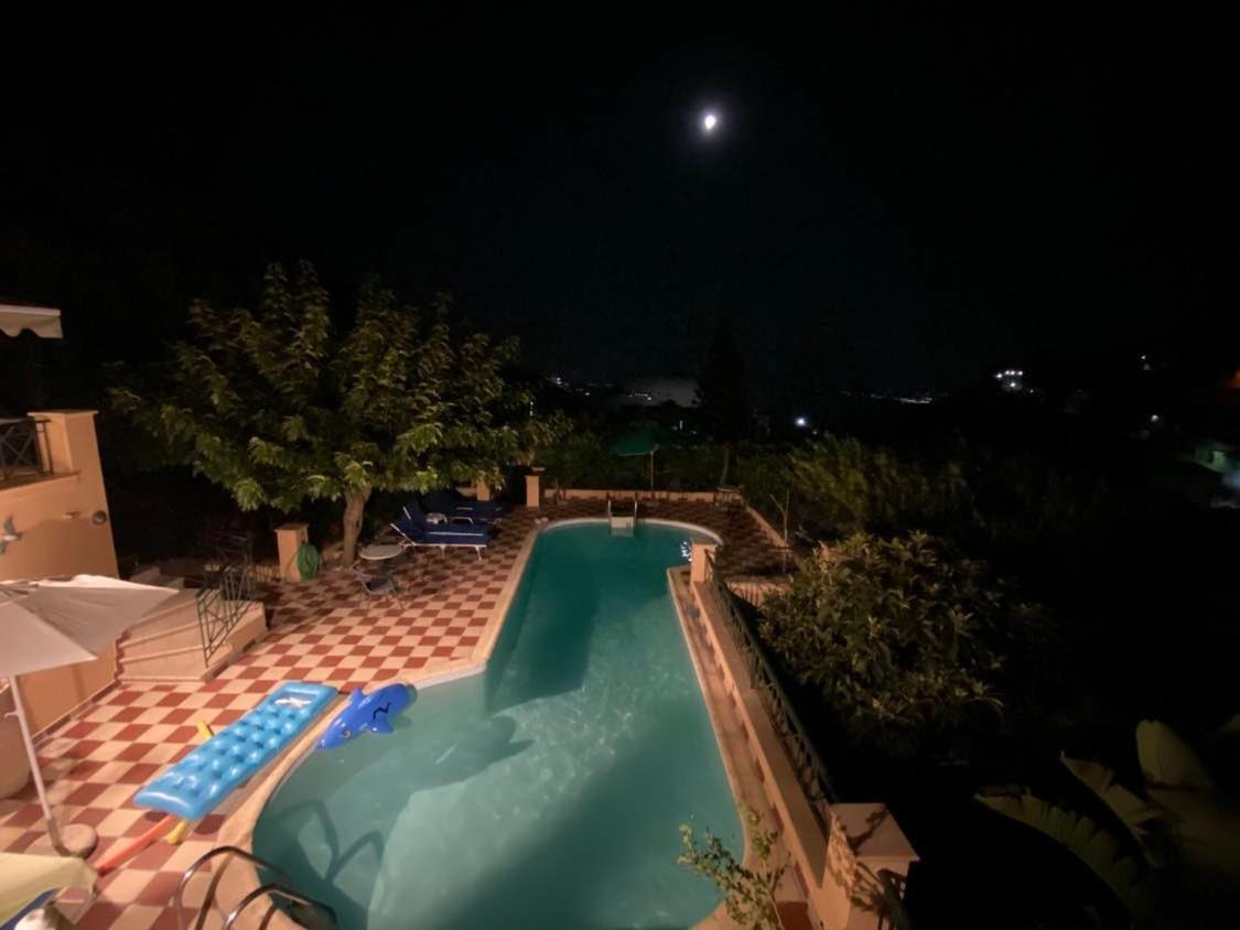 Villa Tzitzifies Kourouklata Buitenkant foto